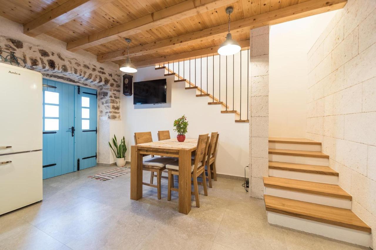 Holiday Home Lipa Nasa Neviđane Extérieur photo