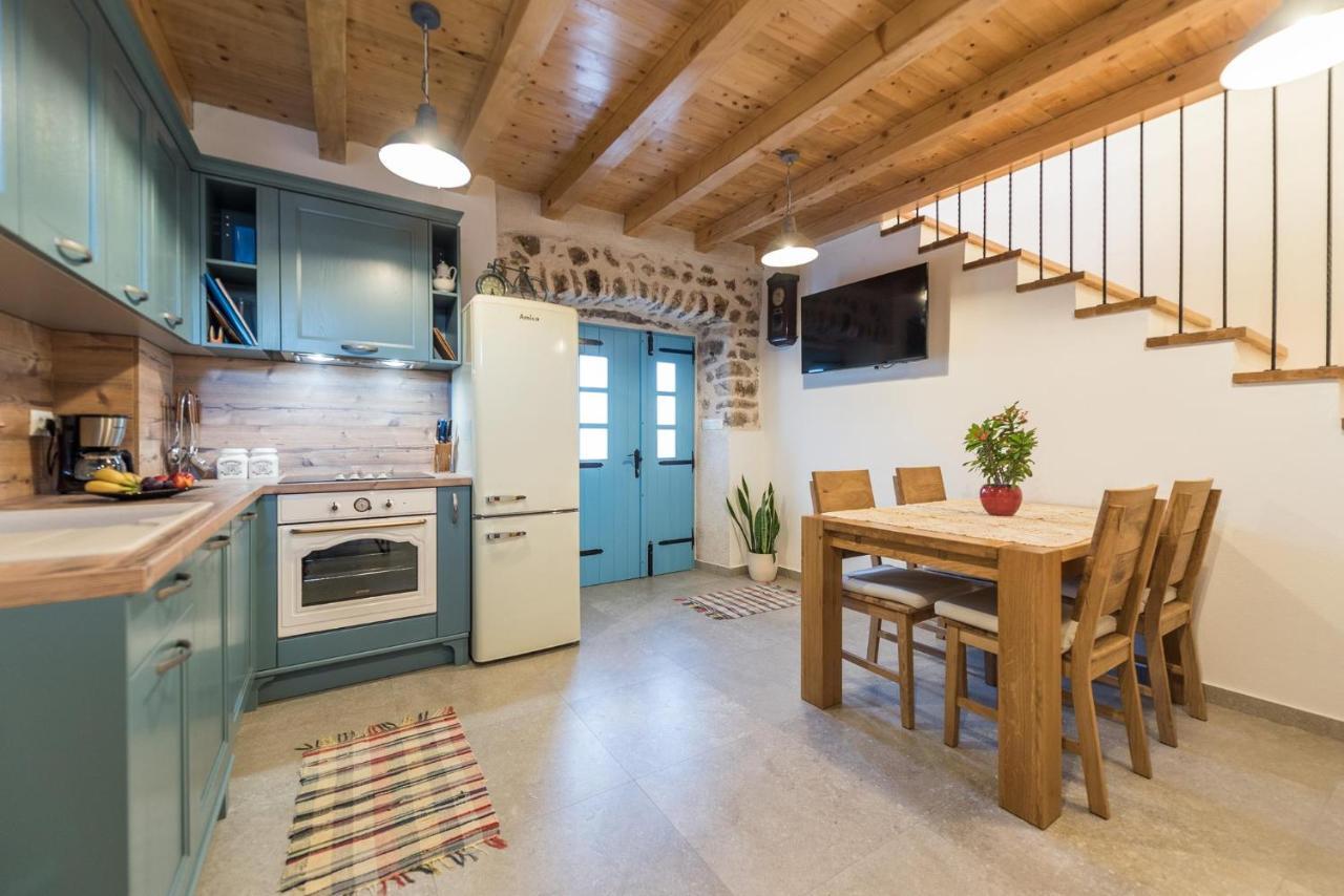 Holiday Home Lipa Nasa Neviđane Extérieur photo